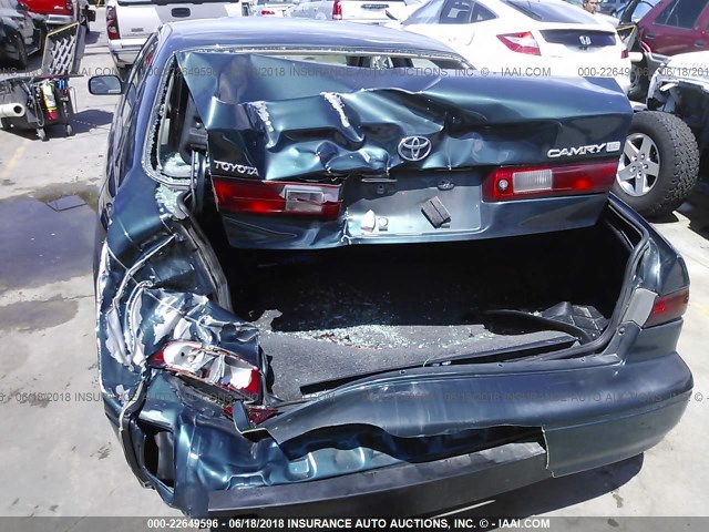JT2BG22K4W0167235 - 1998 TOYOTA CAMRY CE/LE/XLE GREEN photo 6