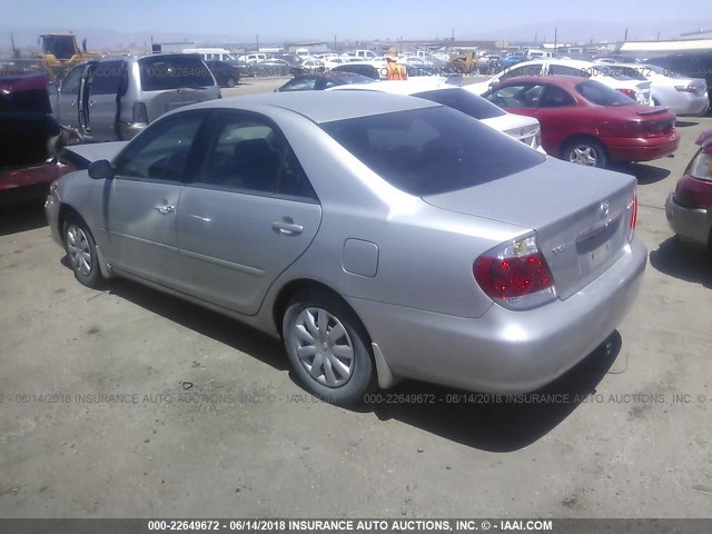 4T1BE32K26U125329 - 2006 TOYOTA CAMRY LE/XLE/SE ვერცხლისფერი ფოტო 3