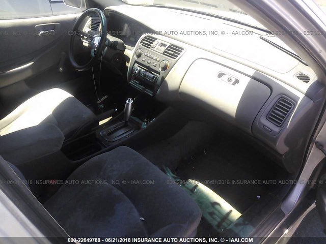 1HGCF86662A096964 - 2002 HONDA ACCORD VALUE 银色 照片 5