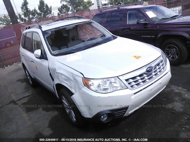 JF2SHAEC1DH417887 - 2013 SUBARU FORESTER LIMITED WHITE photo 1