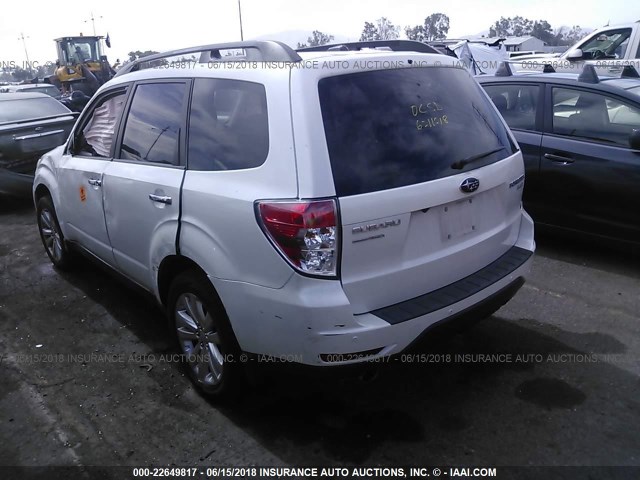 JF2SHAEC1DH417887 - 2013 SUBARU FORESTER LIMITED WHITE photo 3