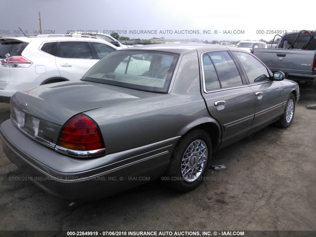 2FAFP73W72X100881 - 2002 FORD CROWN VICTORIA  GRAY photo 4