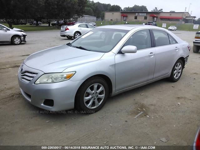 4T1BF3EK9BU197096 - 2011 TOYOTA CAMRY SE/LE/XLE SILVER photo 2