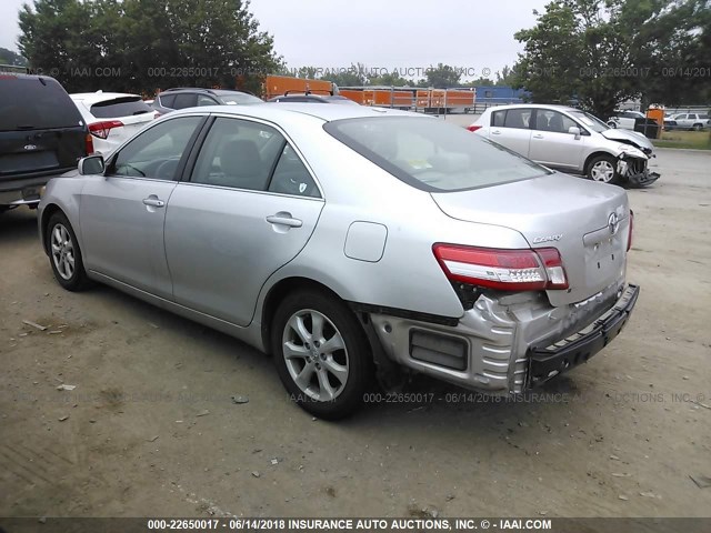 4T1BF3EK9BU197096 - 2011 TOYOTA CAMRY SE/LE/XLE SILVER photo 3