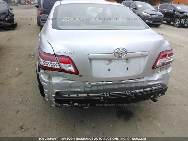 4T1BF3EK9BU197096 - 2011 TOYOTA CAMRY SE/LE/XLE SILVER photo 6