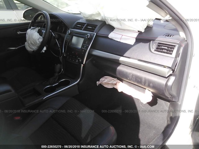 4T1BF1FK8FU909204 - 2015 TOYOTA CAMRY LE/XLE/SE/XSE WHITE photo 5