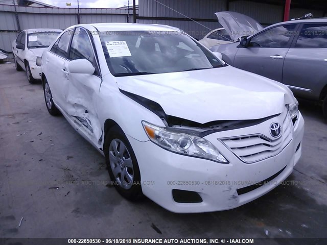4T4BF3EK8BR160465 - 2011 TOYOTA CAMRY SE/LE/XLE 白色 照片 1