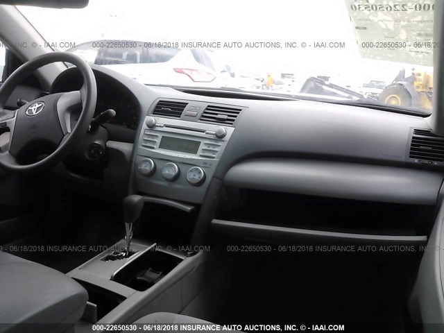 4T4BF3EK8BR160465 - 2011 TOYOTA CAMRY SE/LE/XLE 白色 照片 5