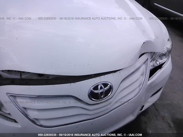 4T4BF3EK8BR160465 - 2011 TOYOTA CAMRY SE/LE/XLE 白色 照片 6