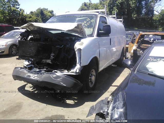 1GCGG25C191168228 - 2009 CHEVROLET EXPRESS G2500  WHITE photo 2