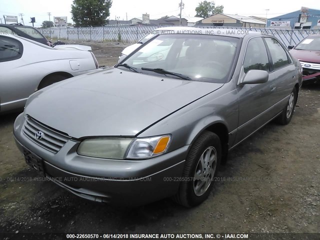 4T1BF22K2XU078618 - 1999 TOYOTA CAMRY LE/XLE BROWN photo 2