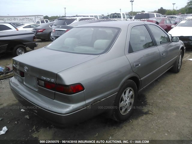4T1BF22K2XU078618 - 1999 TOYOTA CAMRY LE/XLE BROWN photo 4