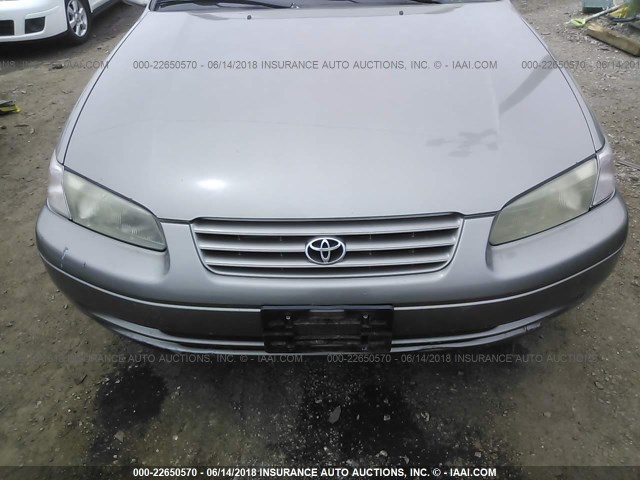 4T1BF22K2XU078618 - 1999 TOYOTA CAMRY LE/XLE BROWN photo 6