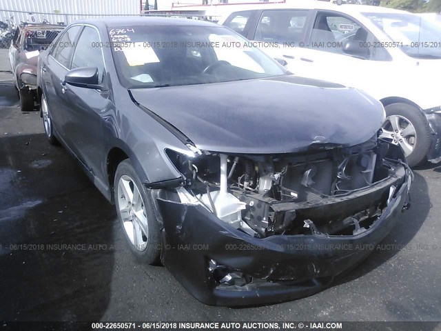 4T1BF1FK3EU812927 - 2014 TOYOTA CAMRY L/SE/LE/XLE ნაცრისფერი ფოტო 1