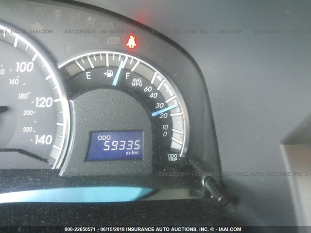 4T1BF1FK3EU812927 - 2014 TOYOTA CAMRY L/SE/LE/XLE ნაცრისფერი ფოტო 7