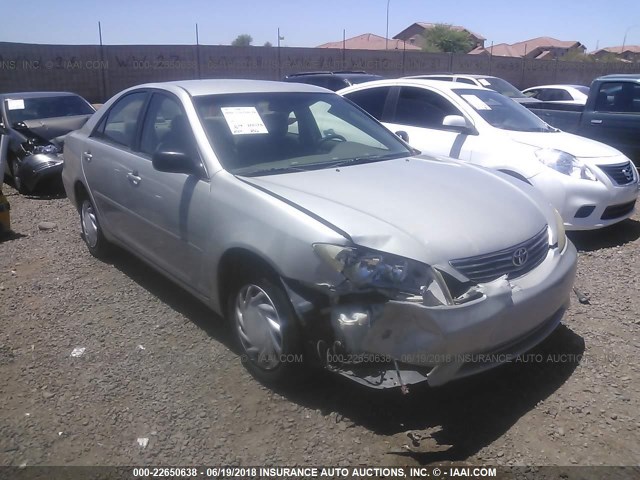 JTDBE32K053034780 - 2005 TOYOTA CAMRY LE/XLE/SE ვერცხლისფერი ფოტო 1