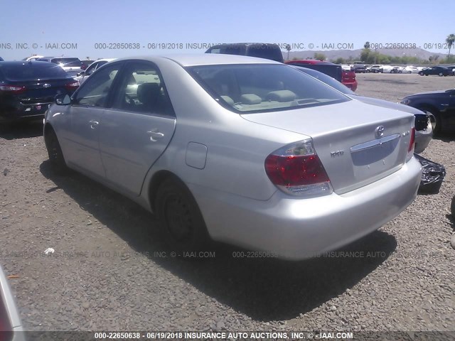 JTDBE32K053034780 - 2005 TOYOTA CAMRY LE/XLE/SE SILVER photo 3