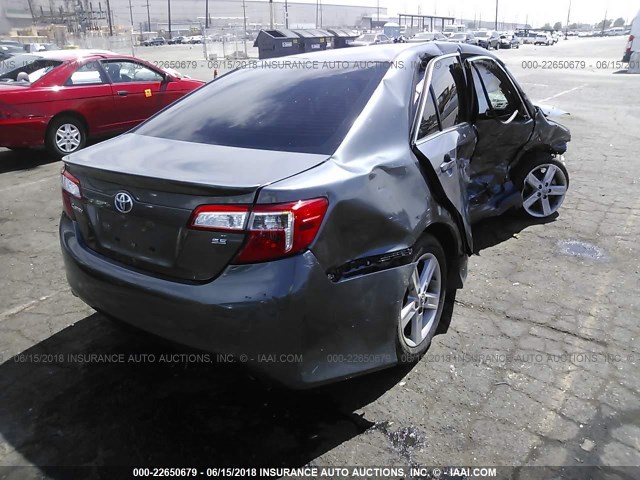 4T1BF1FK4EU832037 - 2014 TOYOTA CAMRY L/SE/LE/XLE ნაცრისფერი ფოტო 4
