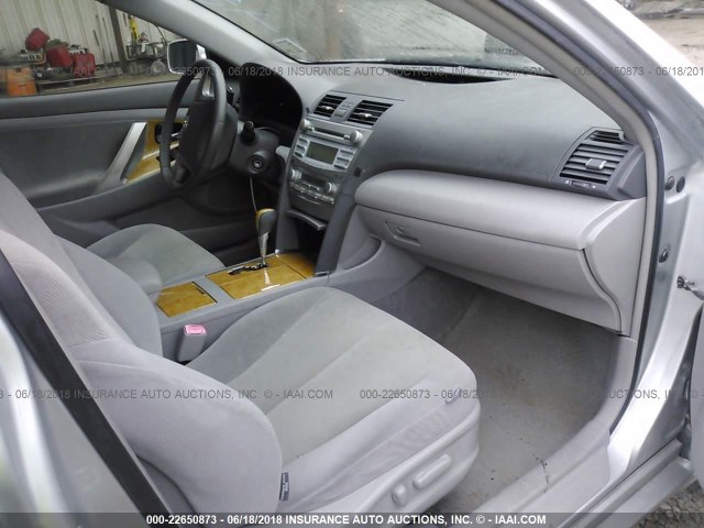 JTNBE46K373076570 - 2007 TOYOTA CAMRY NEW GENERAT CE/LE/XLE/SE SILVER photo 5