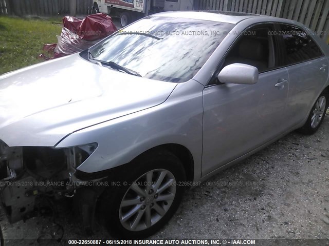 4T1BK3EKXAU114222 - 2010 TOYOTA CAMRY SE/LE/XLE GRAY photo 2