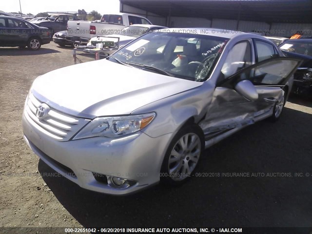 4T1BK3DB5BU381545 - 2011 TOYOTA AVALON LIMITED SILVER photo 2