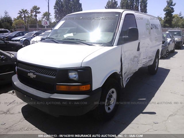 1GCHG35U551208307 - 2005 CHEVROLET EXPRESS G3500  WHITE photo 2