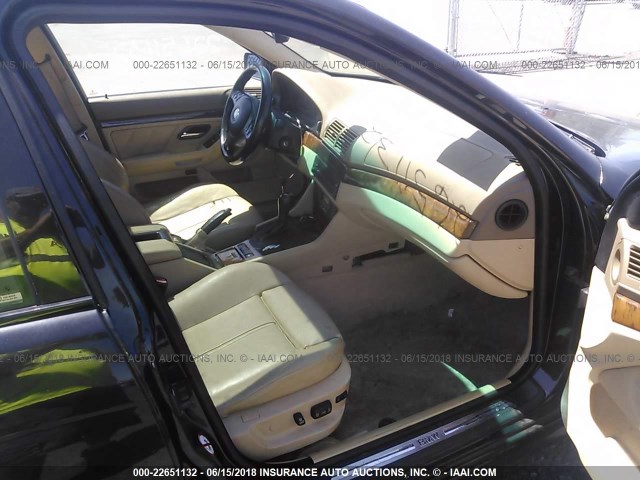 WBADR63412GN91990 - 2002 BMW 540 IT AUTOMATIC შავი ფოტო 5