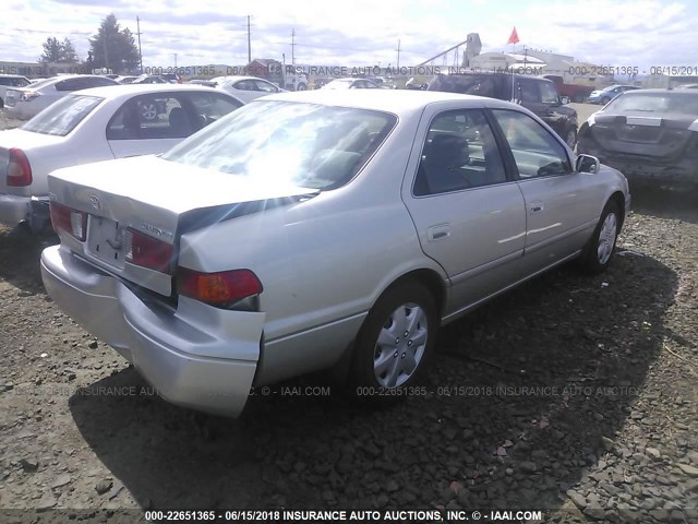 JT2BG22K9Y0462625 - 2000 TOYOTA CAMRY CE/LE/XLE 银色 照片 4