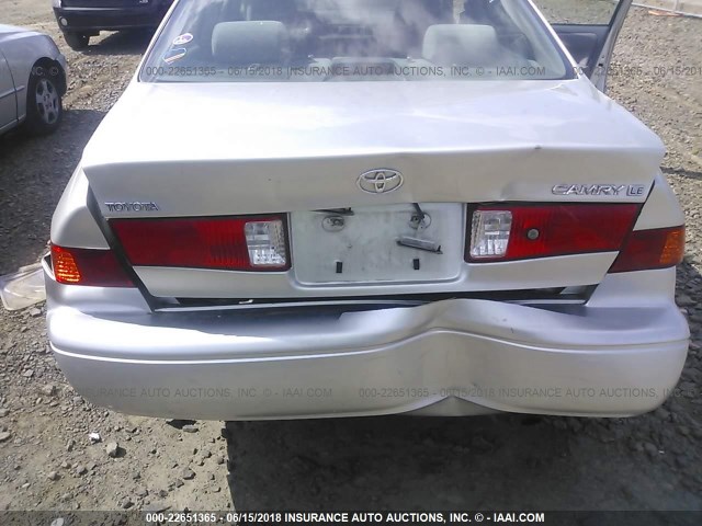 JT2BG22K9Y0462625 - 2000 TOYOTA CAMRY CE/LE/XLE 银色 照片 6