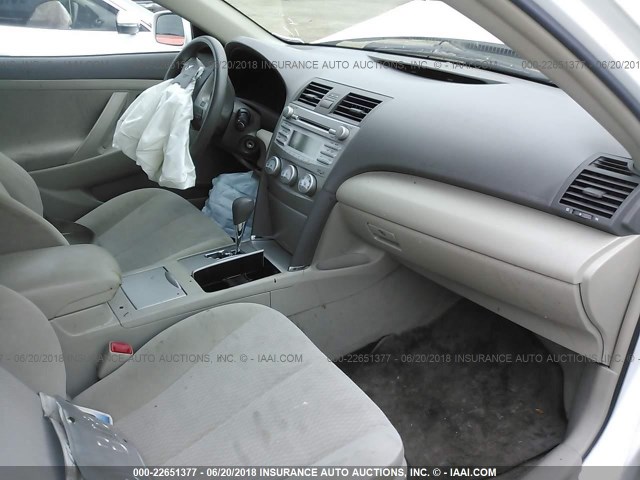 4T1BF3EK9AU568482 - 2010 TOYOTA CAMRY SE/LE/XLE 白色 照片 5