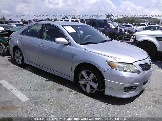 4T1BF3EK5BU677006 - 2011 TOYOTA CAMRY SE/LE/XLE 银色 照片 1