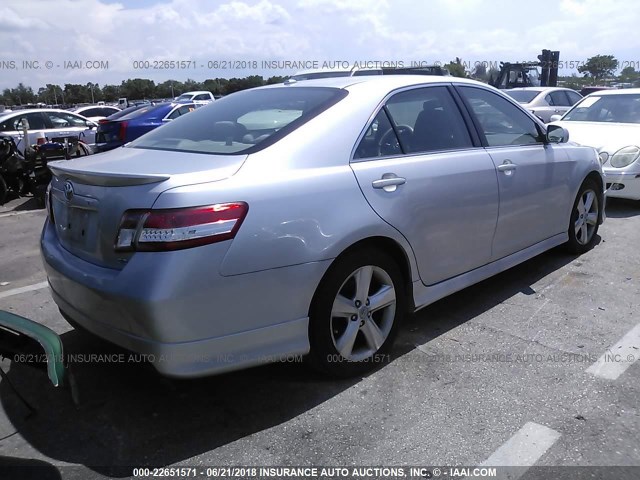4T1BF3EK5BU677006 - 2011 TOYOTA CAMRY SE/LE/XLE 银色 照片 4