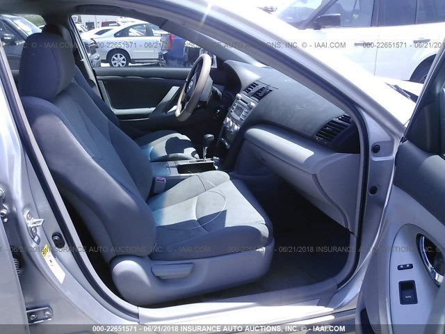 4T1BF3EK5BU677006 - 2011 TOYOTA CAMRY SE/LE/XLE 银色 照片 5