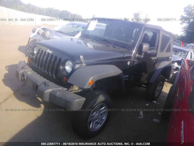 1C4AJWAG2DL666992 - 2013 JEEP WRANGLER SPORT BLACK photo 2