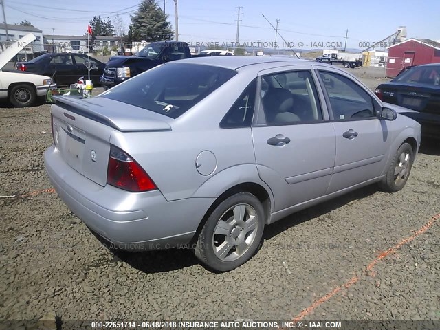 1FAFP34N27W306532 - 2007 FORD FOCUS ZX4/S/SE/SES SILVER photo 4