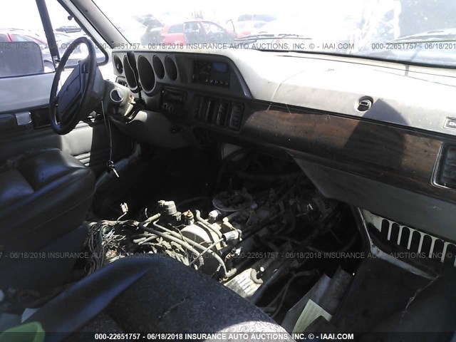 2B5WB35Z7VK581332 - 1997 DODGE RAM WAGON B3500 WHITE photo 5