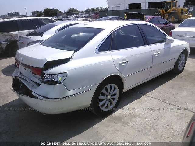 KMHFC46F88A332371 - 2008 HYUNDAI AZERA SE/LIMITED WHITE photo 4