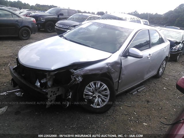 4T1BF1FKXCU592408 - 2012 TOYOTA CAMRY SE/LE/XLE 银色 照片 2