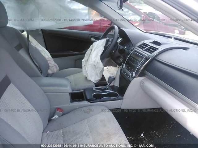 4T1BF1FKXCU592408 - 2012 TOYOTA CAMRY SE/LE/XLE 银色 照片 5