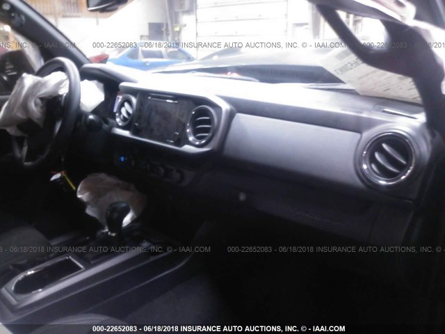 3TMCZ5AN0HM072447 - 2017 TOYOTA TACOMA DBL CAB/SR/TRDSPT/OR/PRO 灰色 照片 5