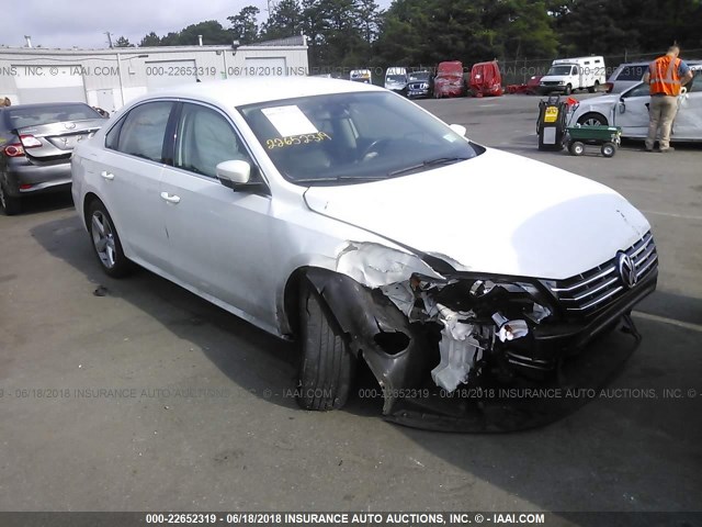 1VWBP7A36EC002697 - 2014 VOLKSWAGEN PASSAT SE WHITE photo 1