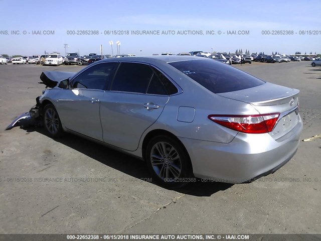 4T1BF1FK7FU954179 - 2015 TOYOTA CAMRY LE/XLE/SE/XSE SILVER photo 3