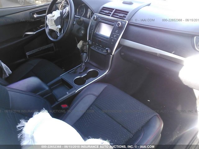 4T1BF1FK7FU954179 - 2015 TOYOTA CAMRY LE/XLE/SE/XSE SILVER photo 5