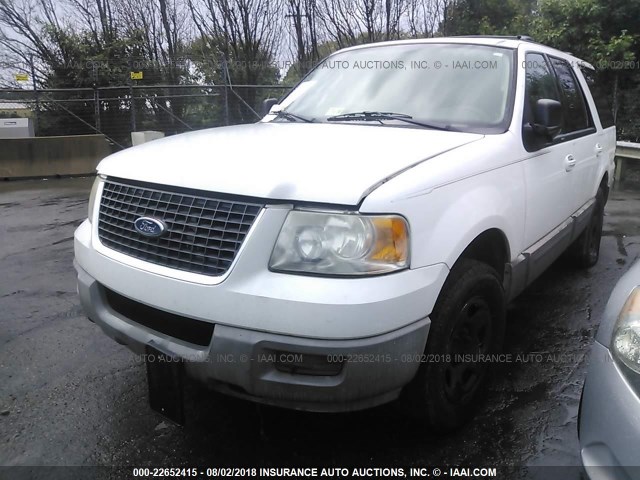 1FMRU15W93LC12828 - 2003 FORD EXPEDITION XLT WHITE photo 2