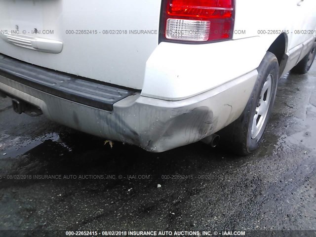 1FMRU15W93LC12828 - 2003 FORD EXPEDITION XLT WHITE photo 6
