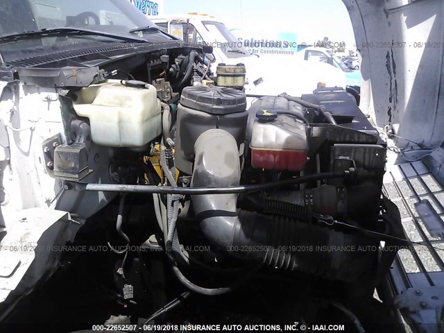 1GDJ7H1C22J515310 - 2002 GMC C-SERIES C7H042 WHITE photo 9