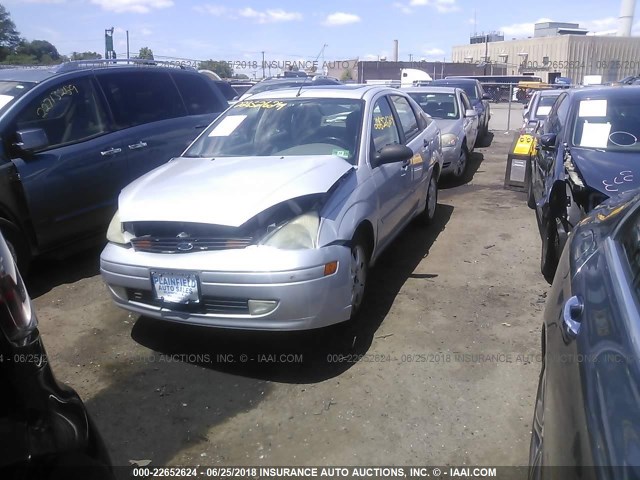 1FAFP38372W113200 - 2002 FORD FOCUS ZTS SILVER photo 2