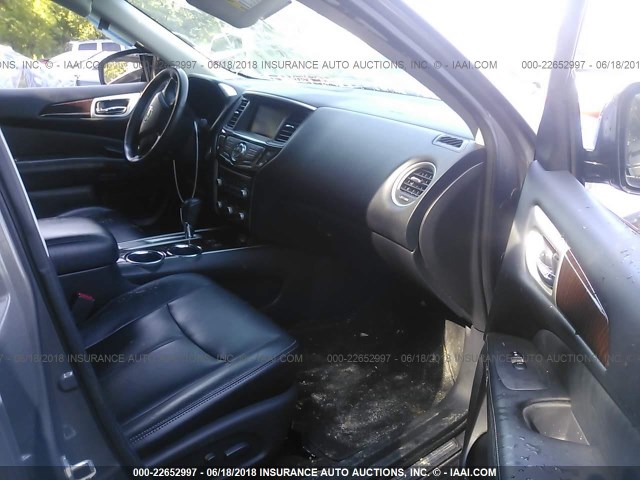 5N1AR2MNXDC616803 - 2013 NISSAN PATHFINDER S/SV/SL/PLATINUM GRAY photo 5
