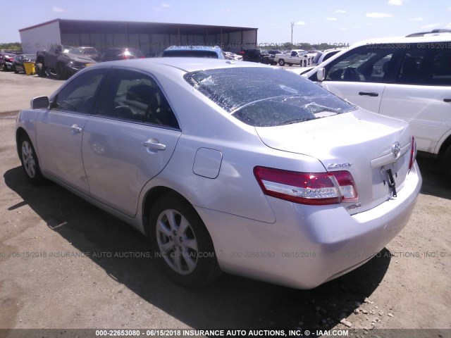 4T4BF3EK3BR216800 - 2011 TOYOTA CAMRY SE/LE/XLE SILVER photo 3
