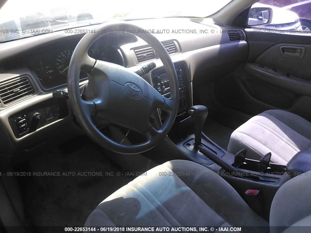 4T1BG28K5YU667717 - 2000 TOYOTA CAMRY CE/LE/XLE BEIGE photo 5